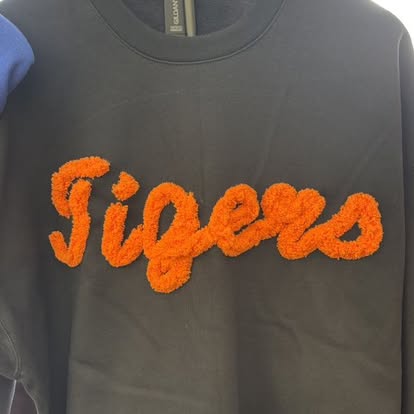 Yarn School Spirit Crewneck Sweatshirts - LAT